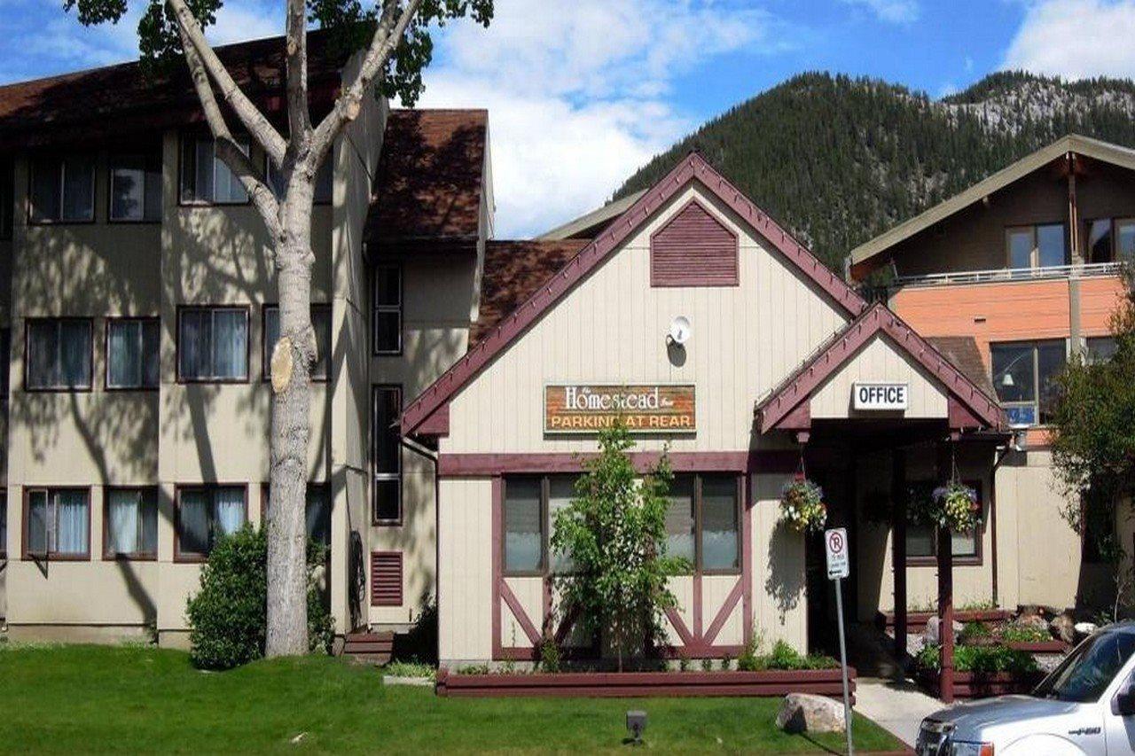 Homestead Inn Banff Exterior photo