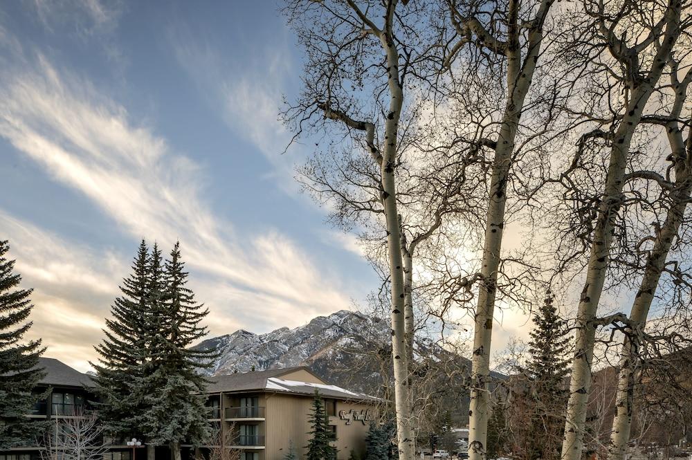 Homestead Inn Banff Exterior photo