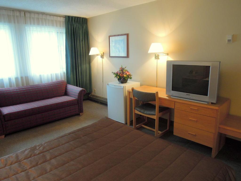 Homestead Inn Banff Room photo