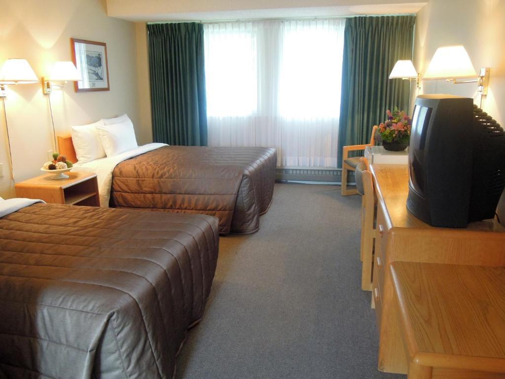 Homestead Inn Banff Room photo