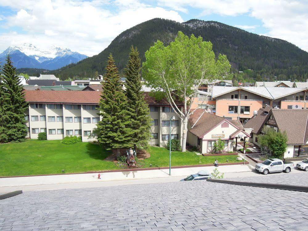 Homestead Inn Banff Exterior photo